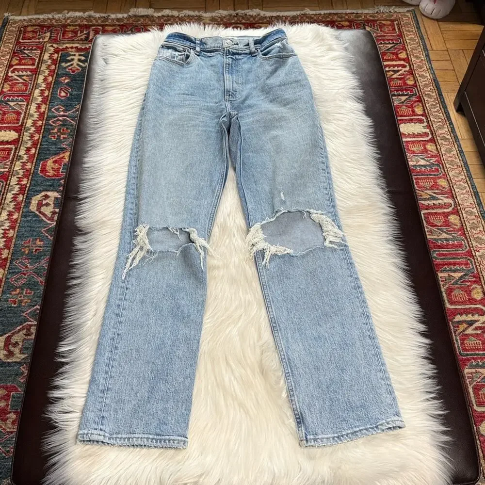 Abercrombie The 90’s Straight Ultra High Rise Blow Out Knee Jeans